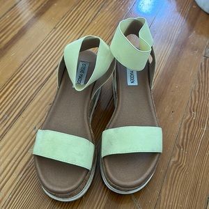 STEVE MADDEN | Steve Madden Yellow Platform Sandals Size 6